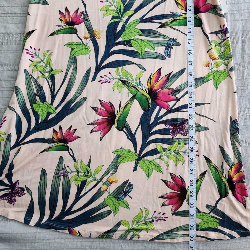 Small, BUT fits like a MEDIUM - Soma Tropical Floral Tie-Shoulder Nightgown - Picture 9 of 10